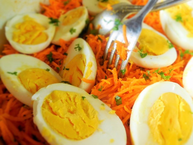 SALADE DE CAROTTES AUX ŒUFS DURS